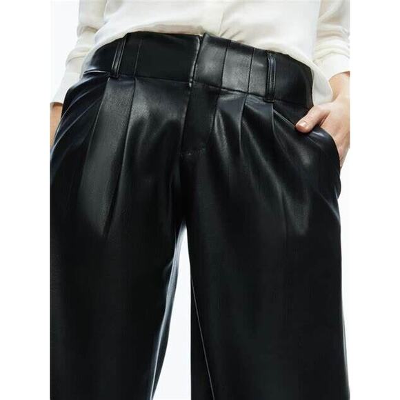 ALICE AND OLIVIA ANDERS VEGAN FAUX LEATHER LOW RISE BLACK WIDE LEG PANT SZ 4 - Picture 1 of 6